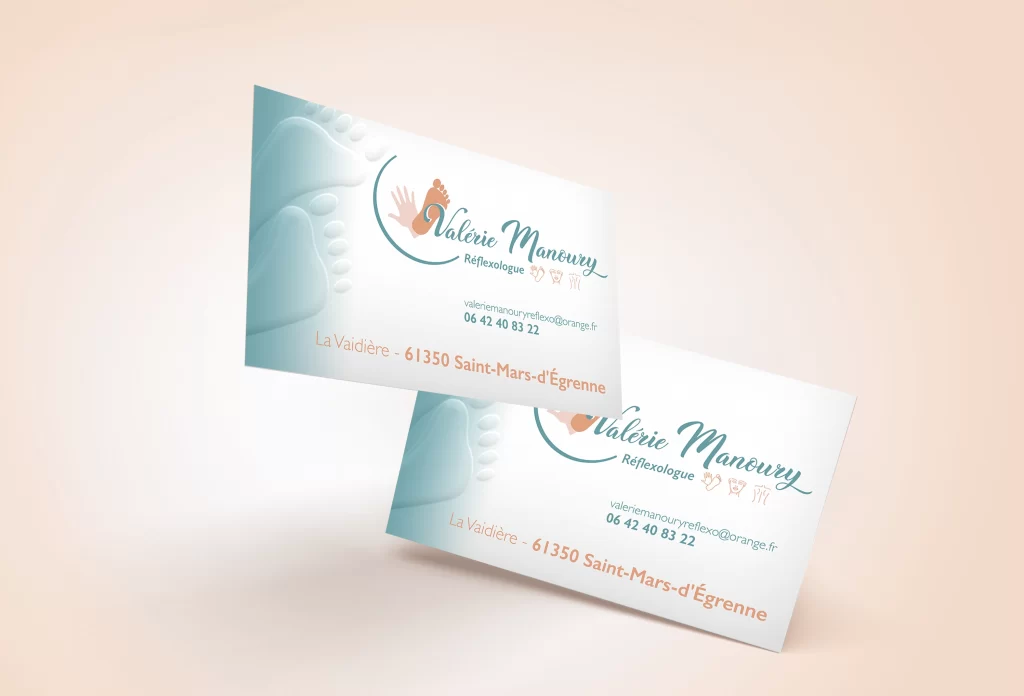 Deux carte de visite de Valérie Manoury avec un gaufrage en forme de pied